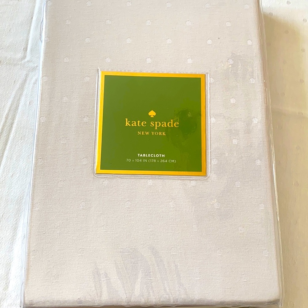 Kate Spade Larabee Dot Platinum tablecloth 70x104”